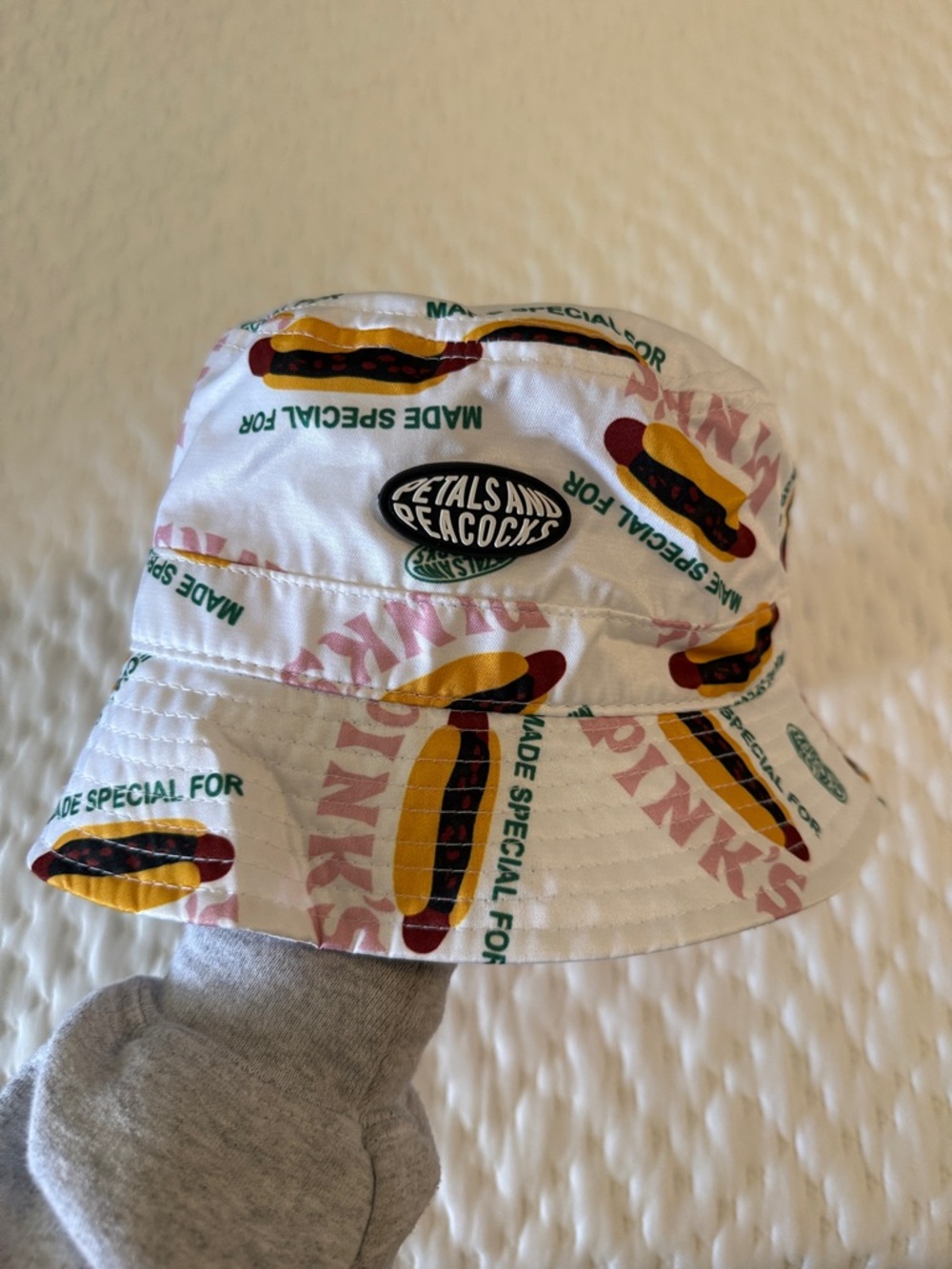 One size White Pinks Hot Dog Print Bucket Hat